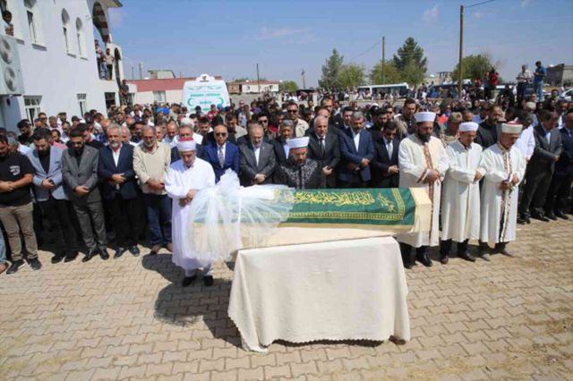 8 yaşındaki Narin'in mezarı! Hayatta olsaydı bugün okula başlayacaktı