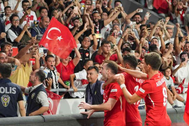 İzmir'de Kerem'in gecesi! A Milli Takımımız, İzlanda'yı 2-1 mağlup etti