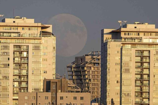 ANKARA'DA ŞİŞKİN AY!