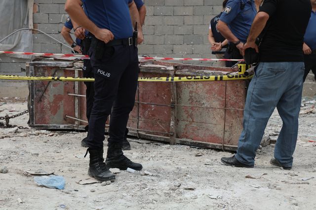 İnşaatta facia! Vincin halatı koptu, 2 işçi feci şekilde can verdi