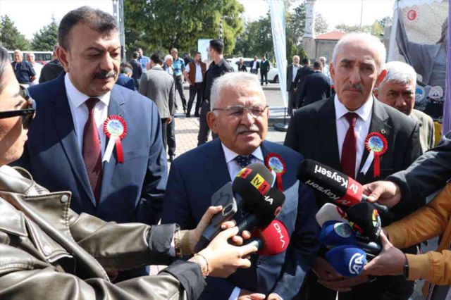 Kayseri Belediye Başkanı Büyükkılıç'tan 'sucuk partisi' savunması: Leblebi ikram edecek halimiz yok