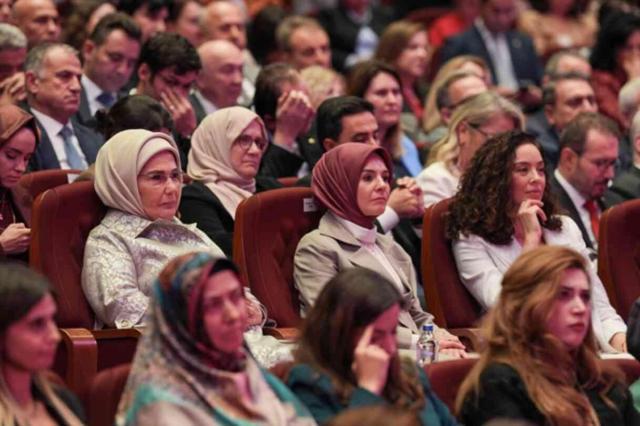 Emine Erdoğan'dan anne adaylarına 'normal doğum' çağrısı