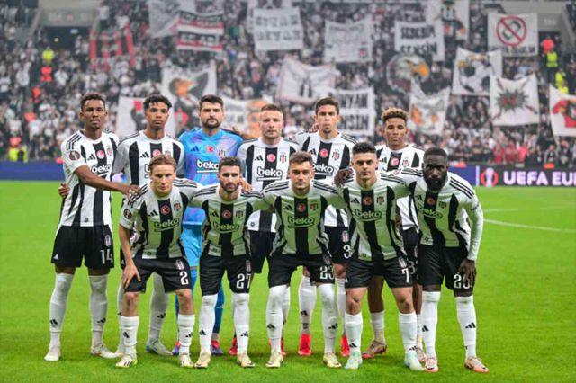 Beşiktaş Teknik Direktörü Van Bronckhorst Beşiktaş- Frankfurt maçı sonrası ne dedi?