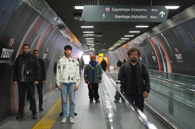 Tüm Türkiye'de saat 9'u 5 geçe hayat durdu