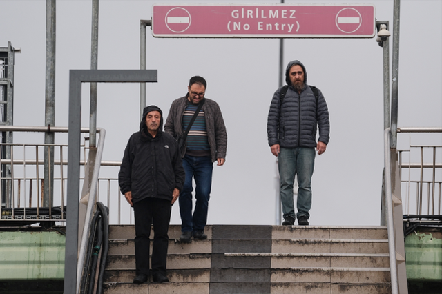 Tüm Türkiye'de saat 9'u 5 geçe hayat durdu