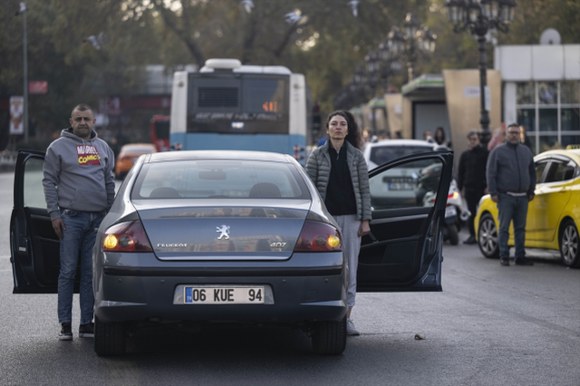 Tüm Türkiye'de saat 9'u 5 geçe hayat durdu