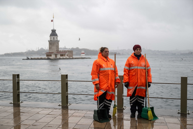 Tüm Türkiye'de saat 9'u 5 geçe hayat durdu