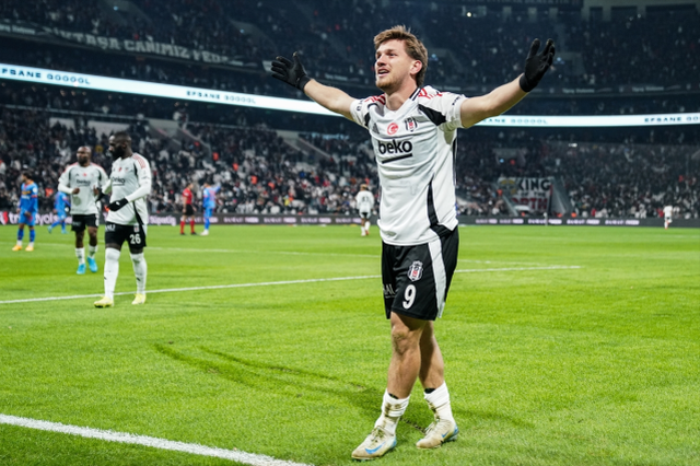 Beşiktaş, Göztepe'ye sahasında 4-2 yenildi