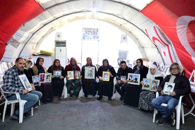 Diyarbakır'da ailelerin evlat nöbeti devam ediyor