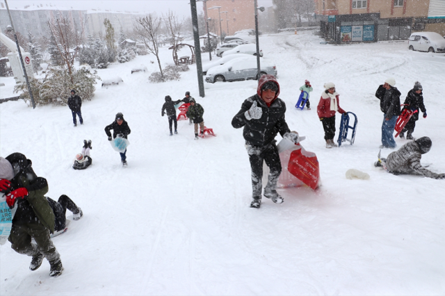 26 Kasım okullar tatil mi?