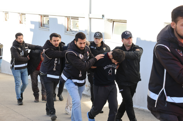 ATM'lere Sahte Dolar Yatıran Şebeke Çökertildi: 4 Kişi Tutuklandı
