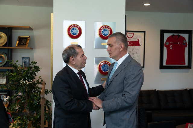 Dursun Özbek, İtalya'da manşet oldu