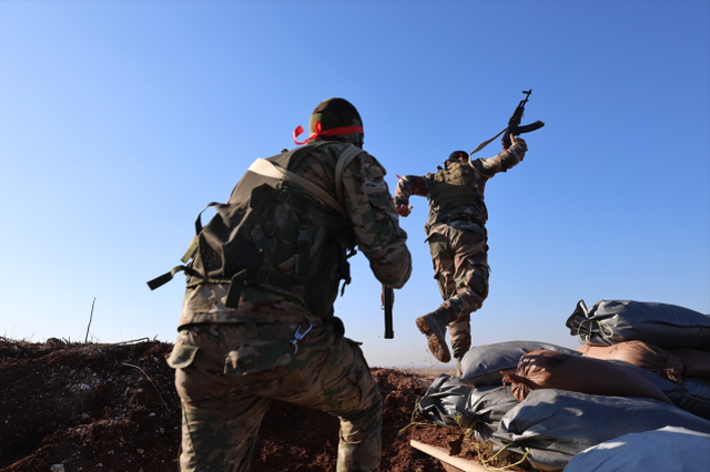 Suriye'de muhalifler, Halep, İdlib ve Tel Rıfat'ın ardından Hama'yı da ele geçirdi