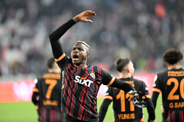 10 kişi Galatasaray, Sivasspor'u 3-2 yendi