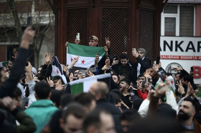 Esad Rejiminin Sonu: Suriyeliler Türkiye'de Kutlama Yaptı