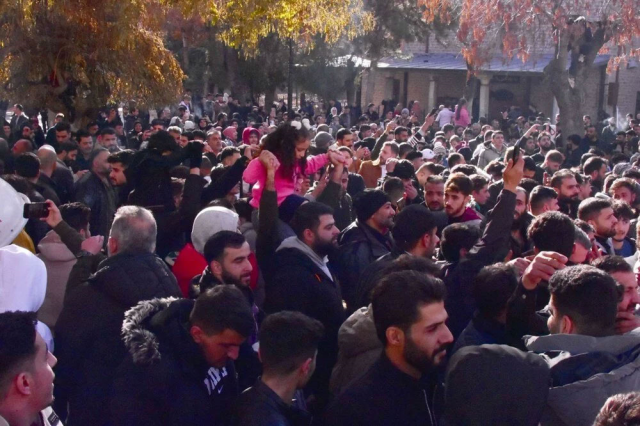 Esad Rejiminin Sonu: Suriyeliler Türkiye'de Kutlama Yaptı