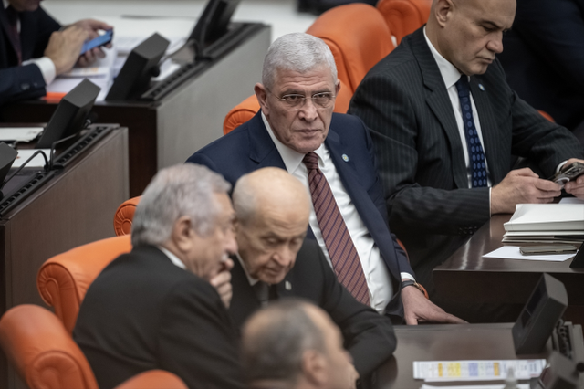 Bahçeli'ye sert bakışıyla konuşulan Dervişoğlu: Biz onun ne olduğunu biliriz
