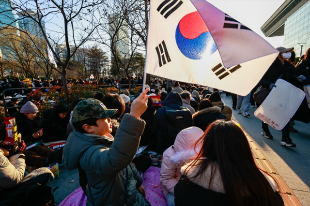 Güney Kore Devlet Başkanı Yoon görevden alındı