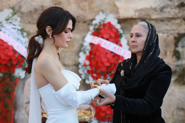 Uzak Şehir dizisine damga vuran sahne: Cihan, yengesiyle evlendi