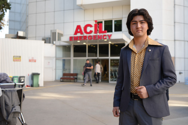Ferdi Tayfur'un genç hayranı hastane önünden ayrılmıyor