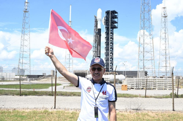 Türkiye'nin ilk yerli haberleşme uydusu Türksat 6A kalıcı yörüngesine ulaştı