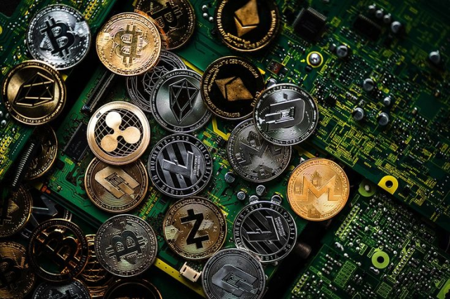 Bugün popüler olan altcoinler hangileri?