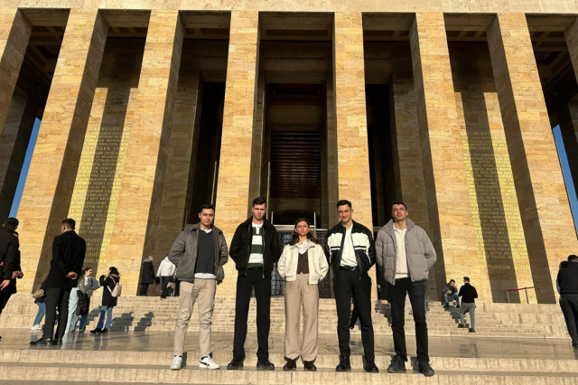 TSK'dan ihraç edilen 5 teğmen Anıtkabir'de