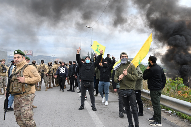 Hizbullah Destekçilerinden ABD Yetkilisine Protesto
