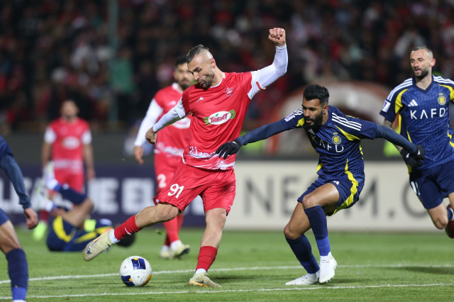 Herkes şaştı, kaldı: Serdar Dursun, bu hareketleriyle maça damga vurdu