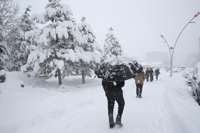 İstanbul'da kabus için saat verildi! 26 ilde okullar tatil, sayı sürekli artıyor