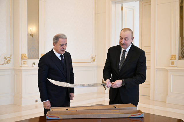 Hulusi Akar, Azerbaycan Cumhurbaşkanı Aliyev ile Görüştü