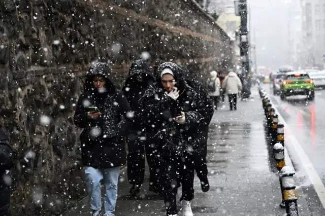 İstanbul'da Kar Yağışı Hayatı Olumsuz Etkiliyor