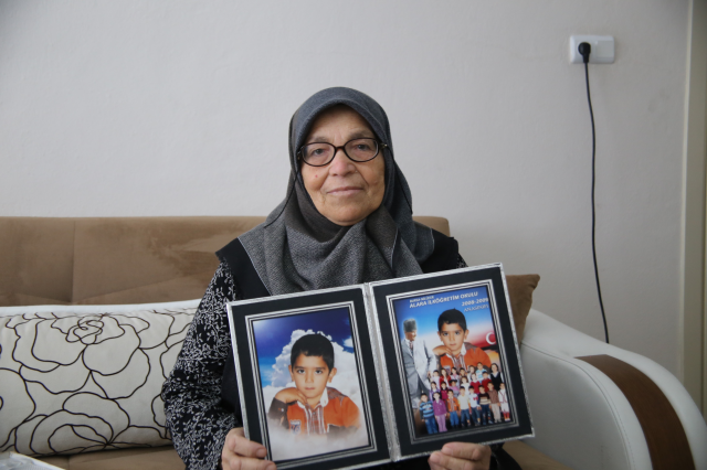 İki bileziğe 3 günlük bebeğini evlatlık verdi