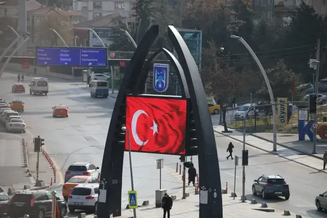 Ankara'daki dev ekranlarda Türk bayrağı