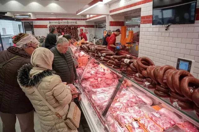 Fiyatı duyan koştu! 1 saat sırada bekleyip esnafa teşekkür ettiler