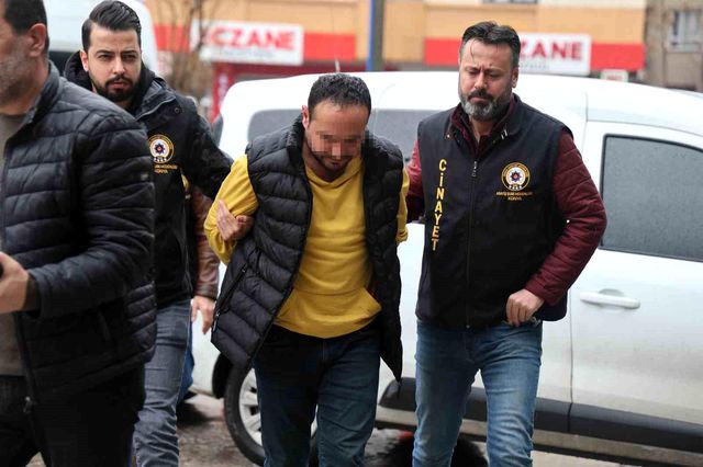 Eski eşini yeni sevgilisiyle yakaladı, ortalık kan gölüne döndü