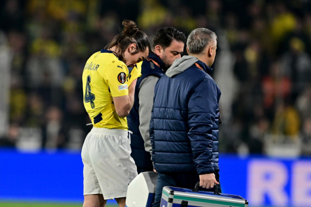 Fenerbahçe'de Çağlar Söyüncü sakatlandı