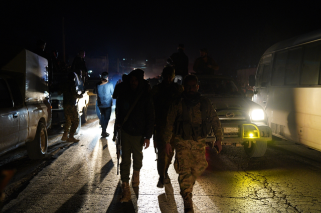 Esad'a bağlı güçlerle çatışma! 70 kişi öldü, 2 şehirde sokağa çıkma yasağı ilan edildi