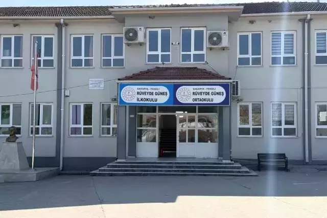 Okul müdürünü bıçaklayan bipolar hastasının annesi ilk kez konuştu