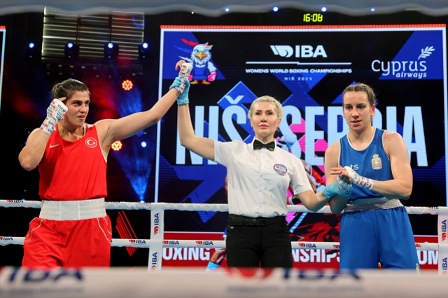 Milli boksör Busenaz Sürmeneli, dünya şampiyonu oldu