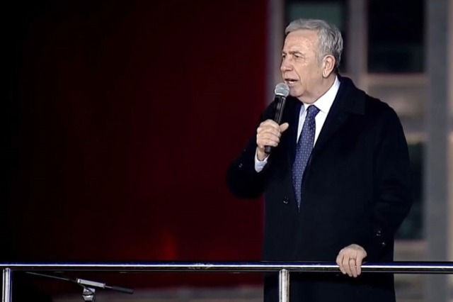 Özgür Özel'den, Mansur Yavaş'ın 'paçavra' çıkışına dikkat çeken yanıt