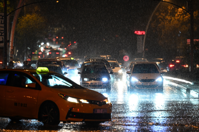 Ankara'da gök gürültülü sağanak ve dolu etkili oldu