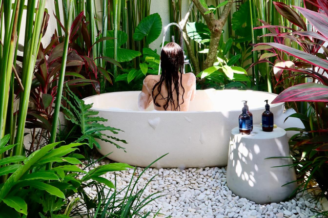 Rabia Soytürk'ten cesaur küvet pozu