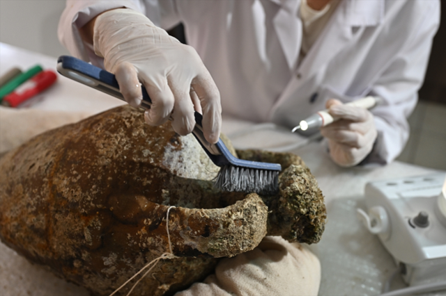 Antalya'da 1100 Yıllık Amfora Bulundu