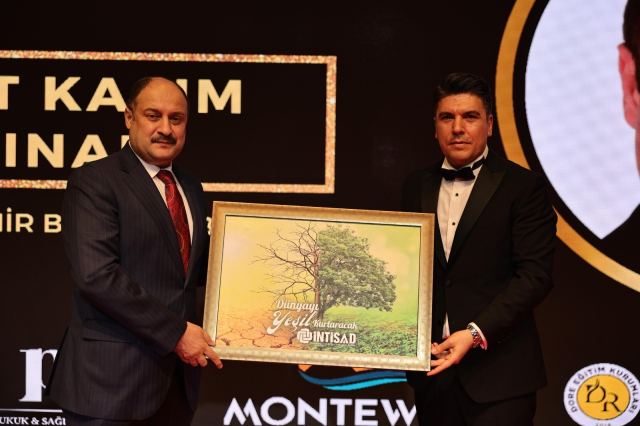 Şanlıurfa Belediye Başkanı Gülpınar'a 'Uluslararası İlişkilerde Yılın Üstün Hizmet Ödülü'