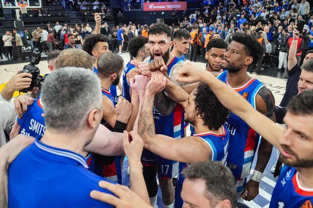 Ergin Ataman, 'Mola alsana Ergin Ataman' tezahüratları sonrası sahayı terk etti!