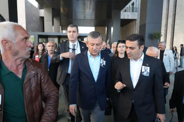 CHP Genel Başkanı Özgür Özel, Otopark İddiaları Üzerine Şikayette Bulundu