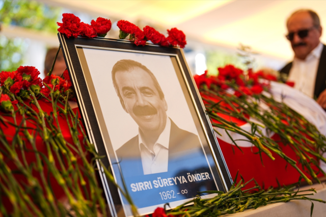 Önder'in cenaze namazını vasiyeti üzerine İhsan Eliaçık kıldırdı