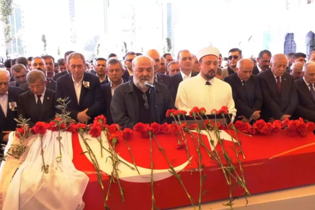 Sırrı Süreyya Önder'e veda! Son yolculuğuna uğurlanıyor