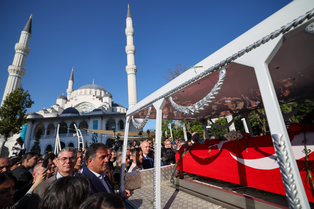 Sırrı Süreyya Önder'e veda! Son yolculuğuna uğurlandı